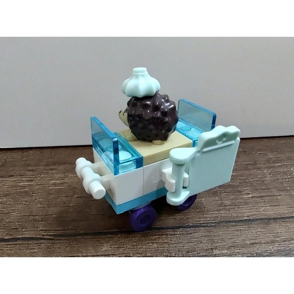 Lego Friends Juniors Mia's Vet Clinic (10728) Hedgehog Animal Vet Bed Lot